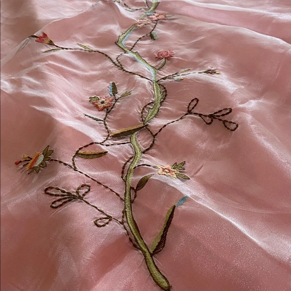 VTG King Embroidered Duvet with Mesh Overlay house beautiful‎